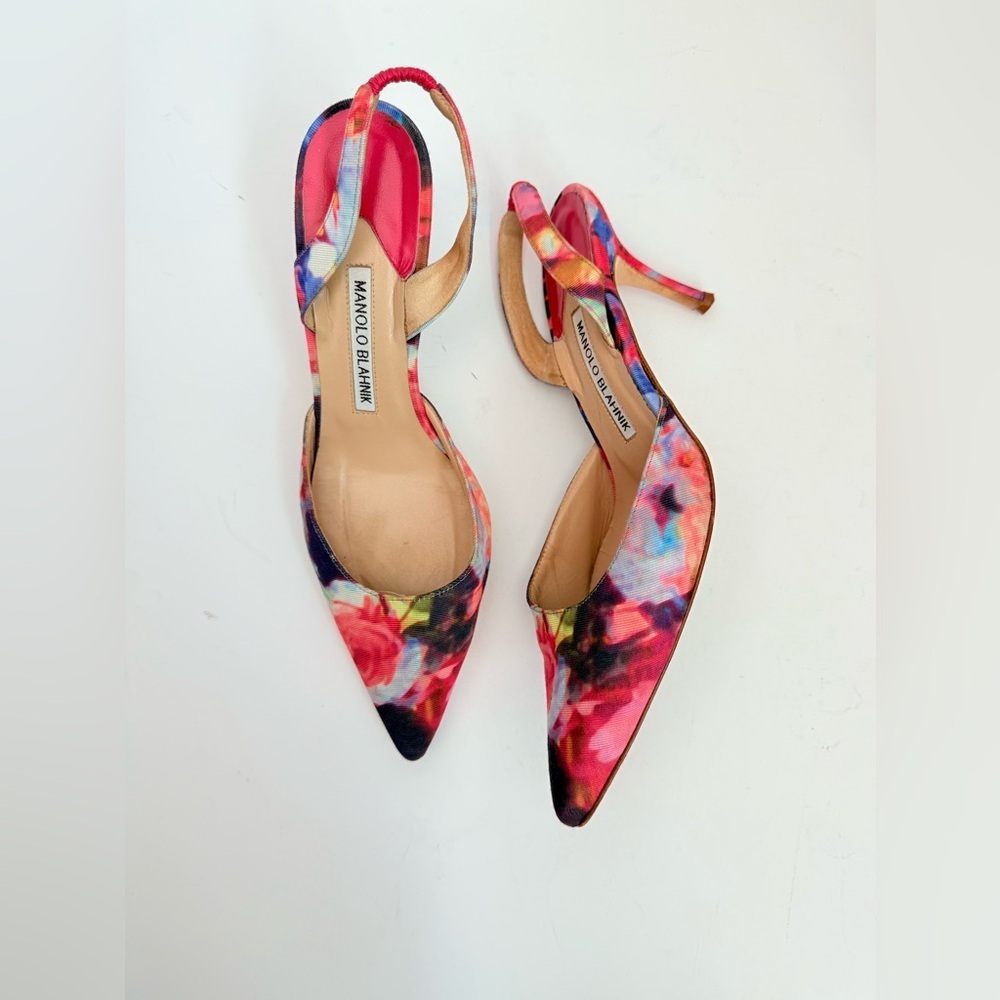 Manolo Blahnik Pink Red Watercolor satin Floral Carolyne slingback pumps EU 37.5